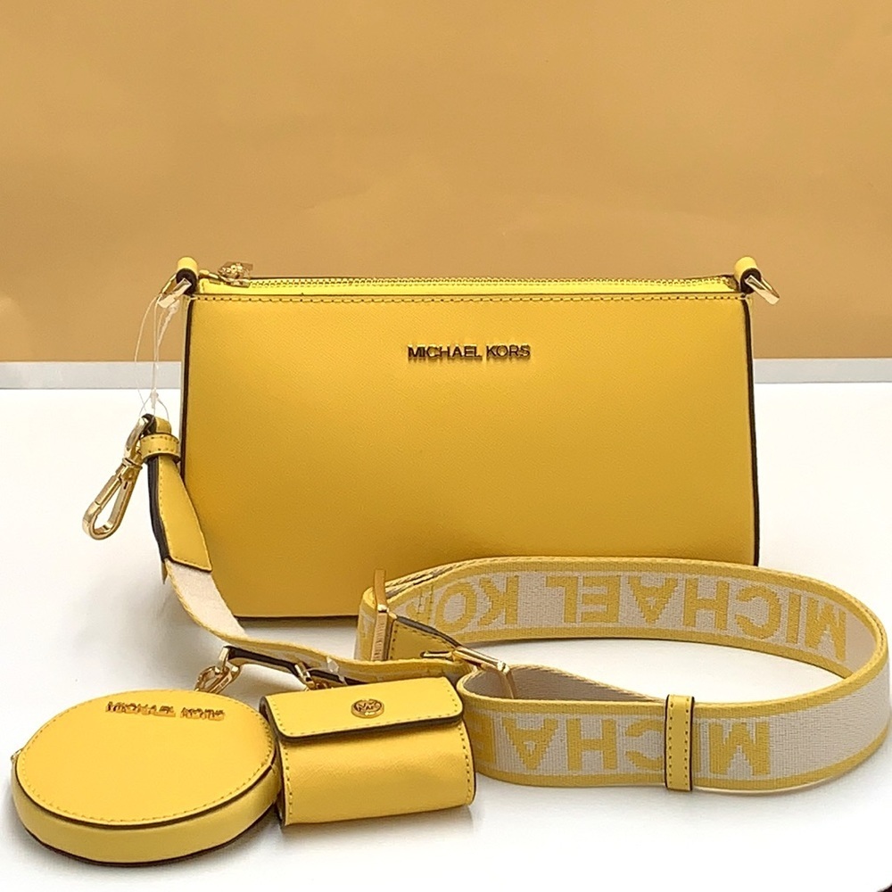 MICHAEL KORS JET SET TRAVEL SMALL
SHOULDER CROSSBODY BAG WITH TECH ATTCH AIRPOD - Picture 3 of 16